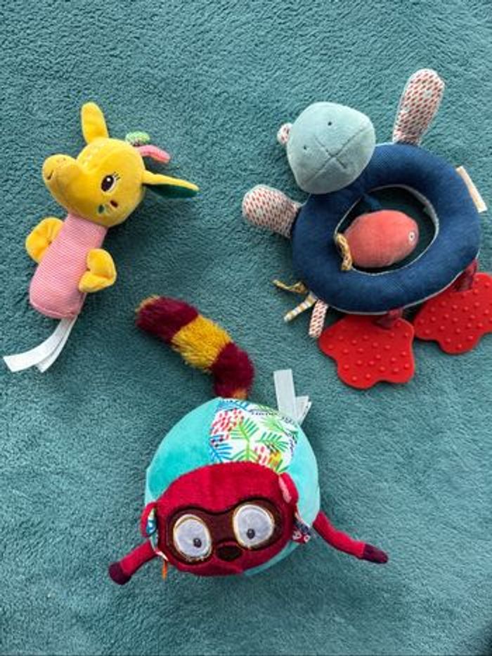 3 hochets peluches Moulin Roty et Lilliputiens