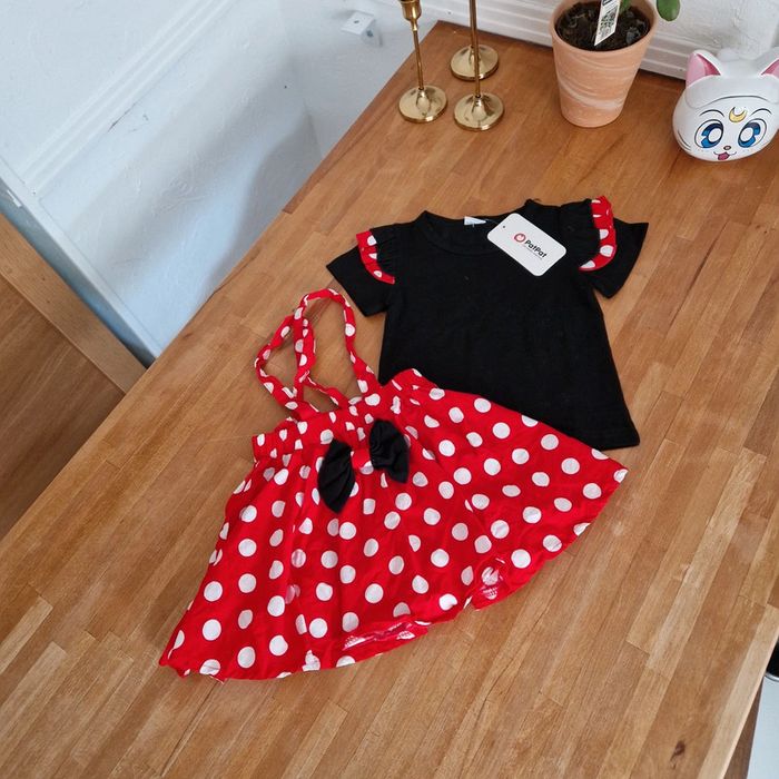 Ensemble t-shirt neuf style minnie avec jupe bretelles