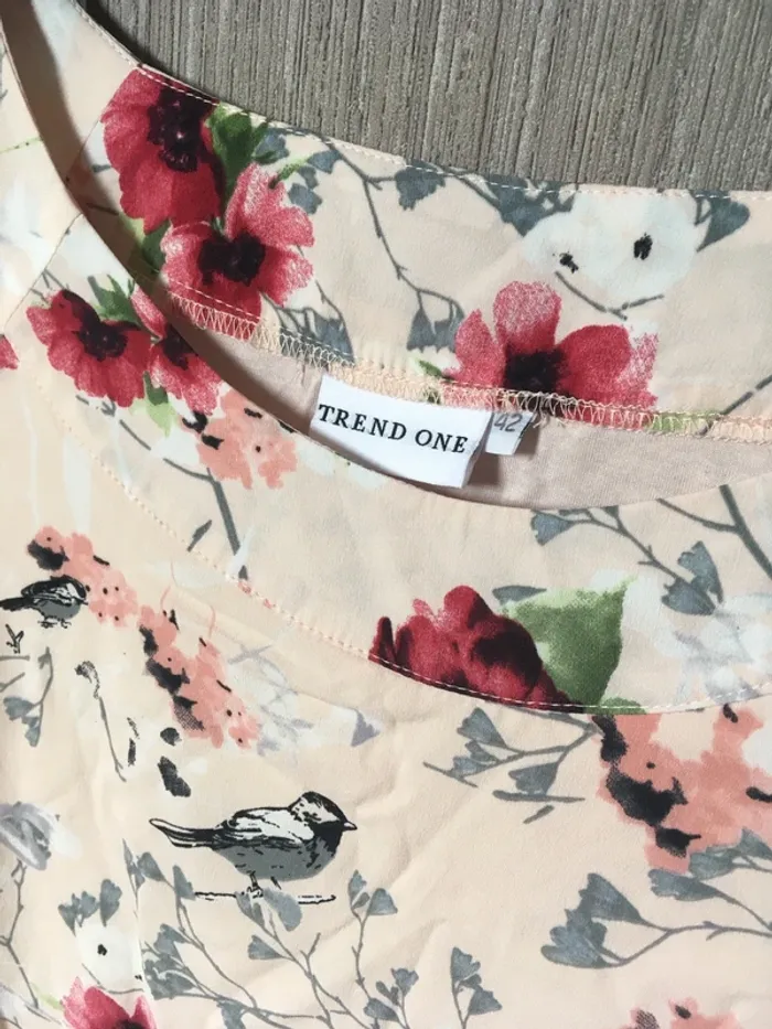 Très belle tunique à fleurs
