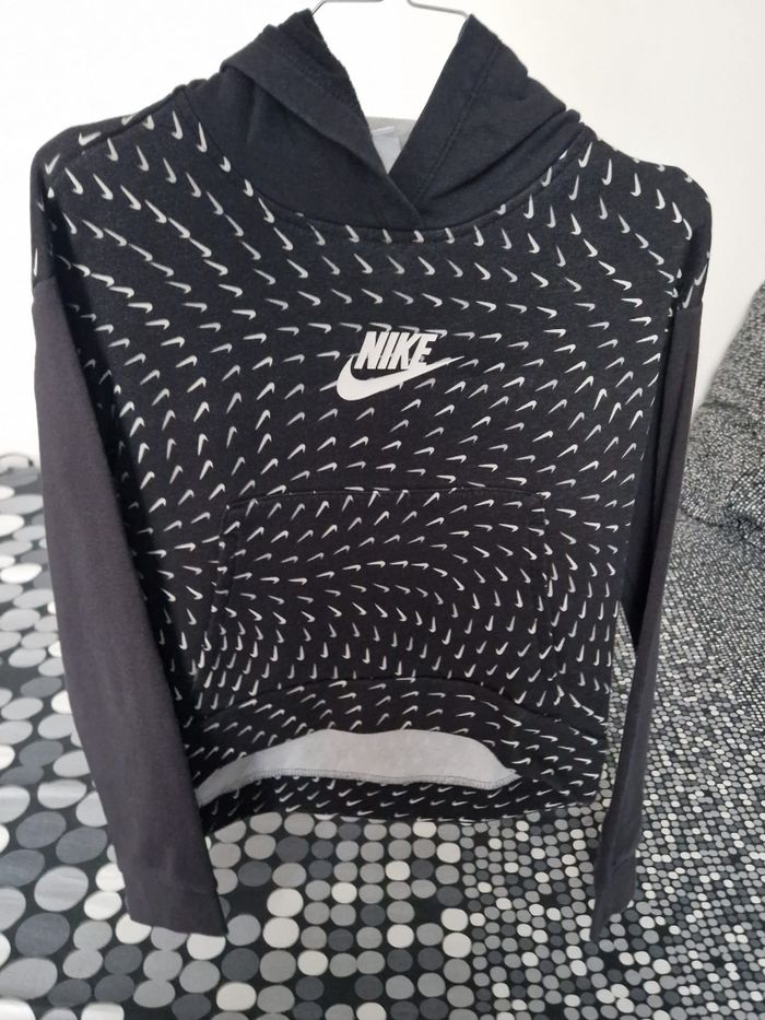 Sweat à capuche Nike noir à motifs – Taille L (146–156 cm) - photo numéro 3