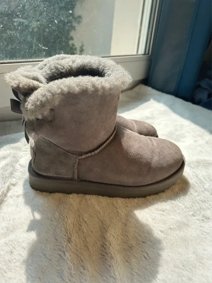 Bottes Ugg « mini bailey » - photo numéro 2