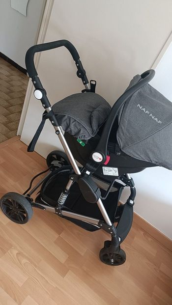 Vends poussette Naf Naf 3 en 1 en bon état