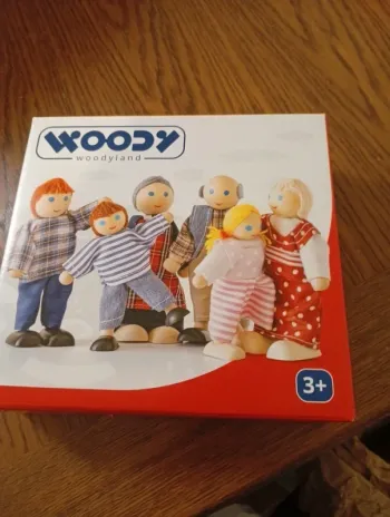 Poupées en bois la famille neuf dès 3 ans