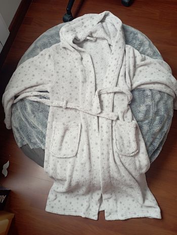 Robe de chambre imprimé étoiles avec capuche ceinture et poches La Halle 12/14 ans 5€