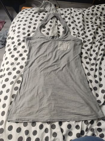 Top dos nageur a lacet dans le dos