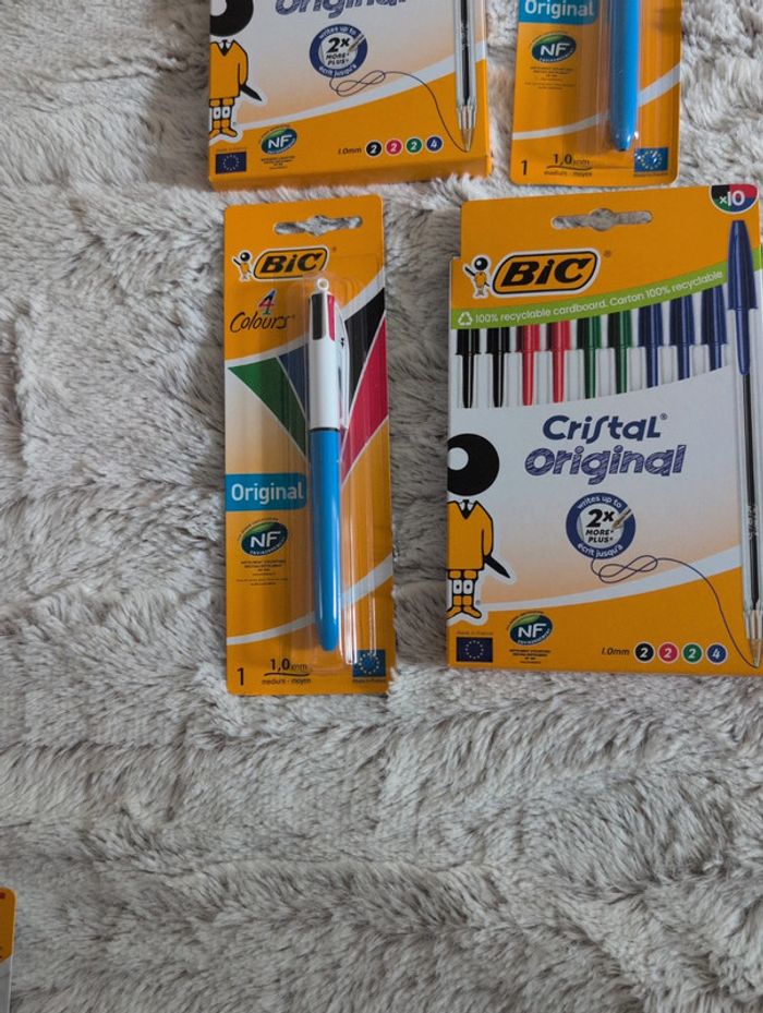 Lot de stylos bic. Neuf - photo numéro 2