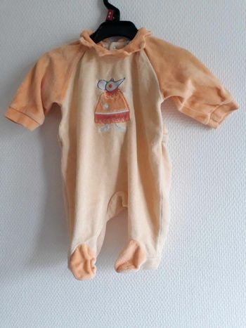 Pyjama jaune avec dessin d'une petite souris