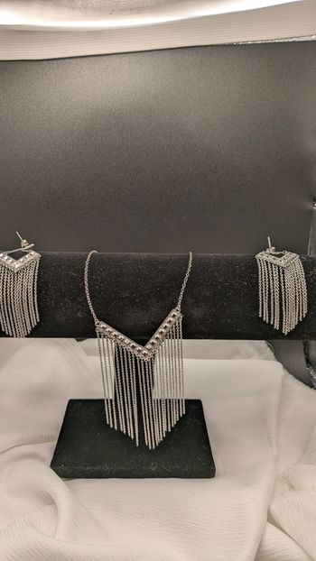 Très bel ensemble agatha