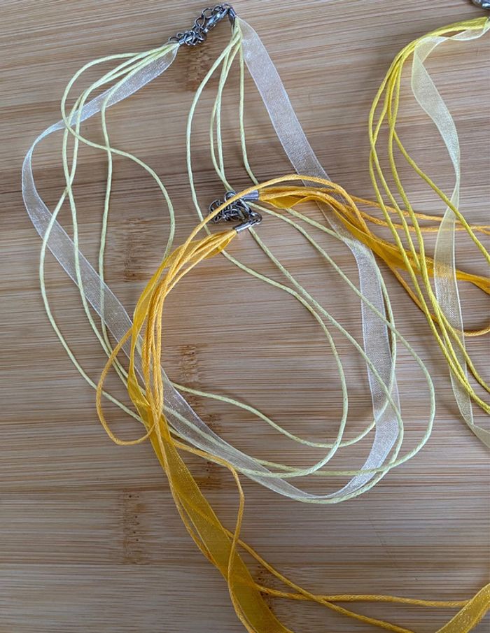 Loisirs créatifs lot de 4 colliers jaunes - photo numéro 2