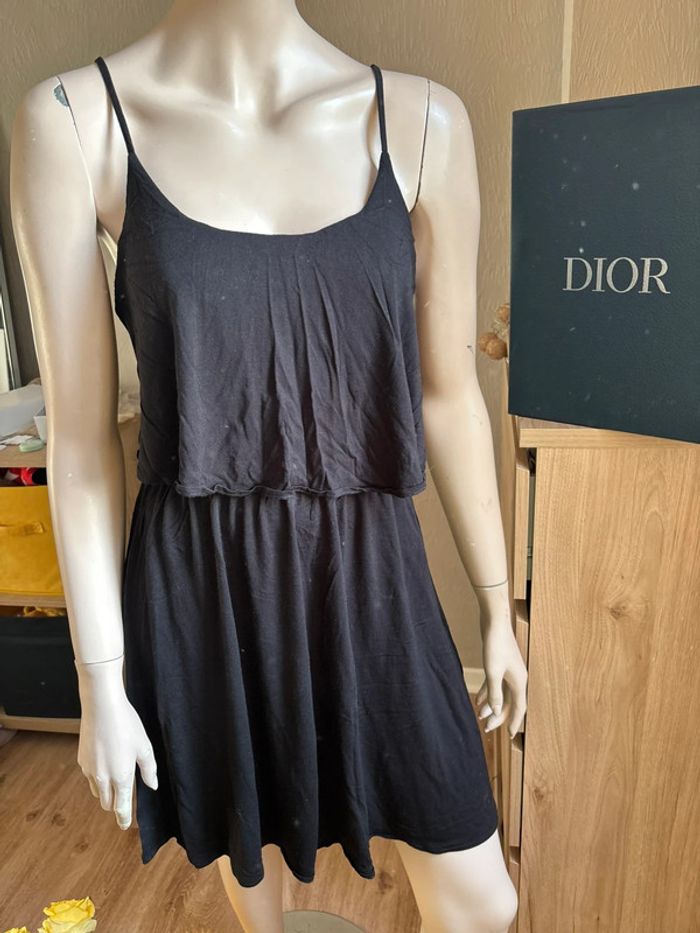 Robe noire volant - photo numéro 2