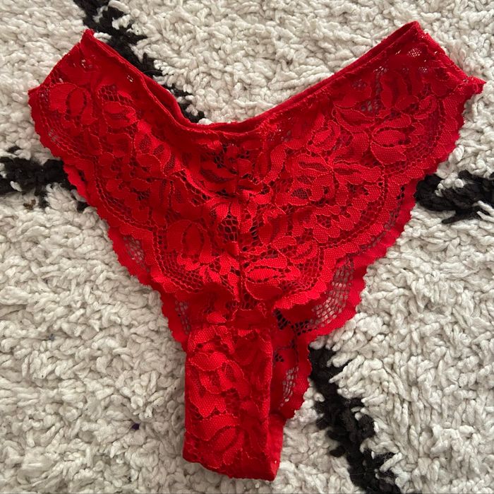 Tanga rouge grosse dentelle xs - photo numéro 2