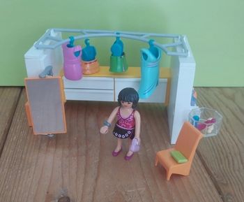 Dressing Playmobil