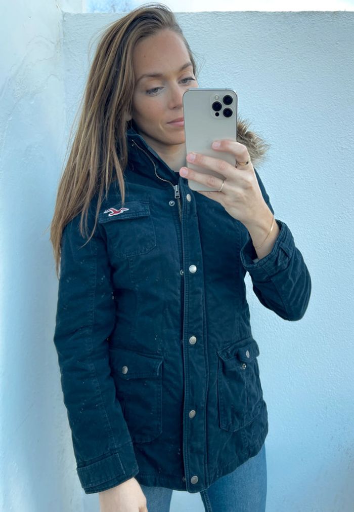 Manteau Hollister bleu marine avec logo rouge - photo numéro 12