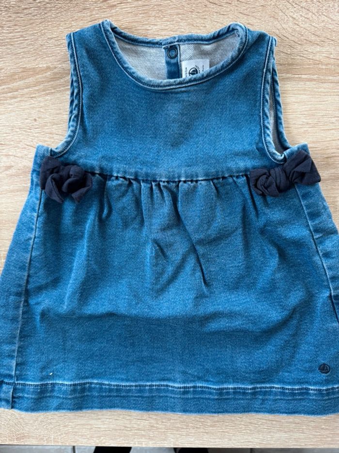 Jolie robe en denim Petit Bateau 6 mois TBE - photo numéro 2