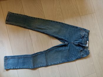 A vendre Jeans, cargo et jupe salopette,  entre 9 et 13 ans a vendre
