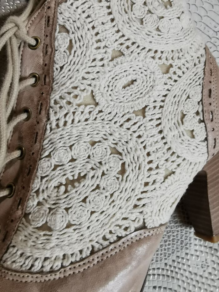 Boots à talons en cuir et dentelle beige Bocage T39 - photo numéro 6