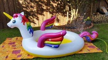 Piscine gonflable en forme de licorne avec pulvérisation - Intex - 272 x 193 x 104 cm