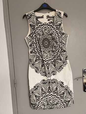 Robe neuve avec étiquette marque desigual taille 38