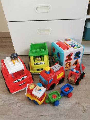 lot jouet camions méga bloks + eveil