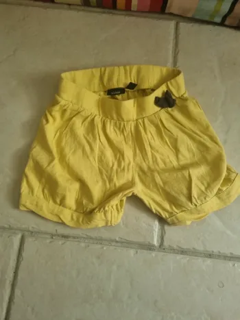 Short fille