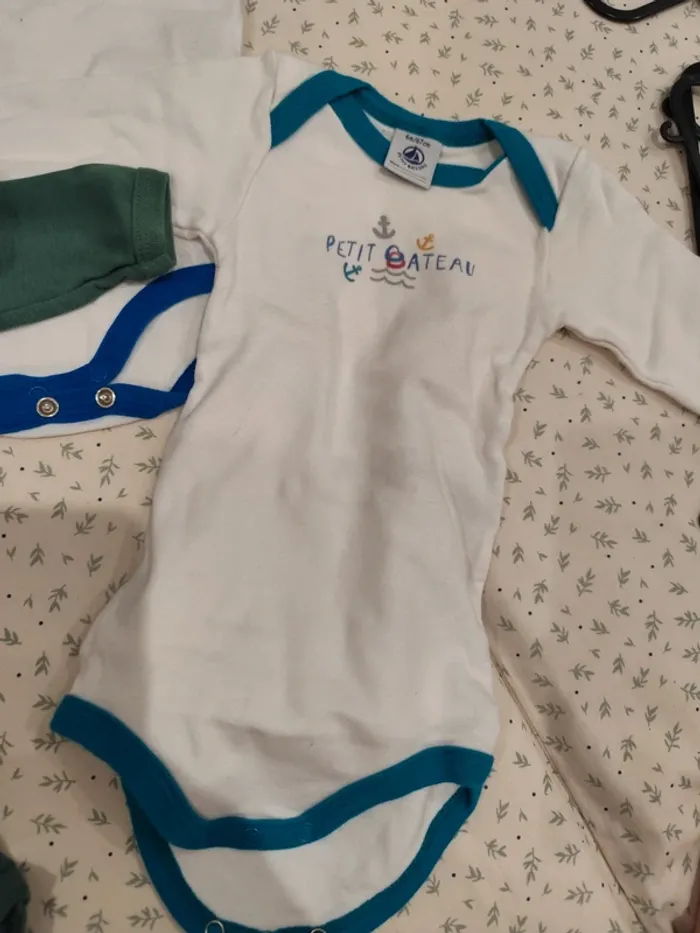 4 bodies manches longues petit bateau 6 mois - photo numéro 3