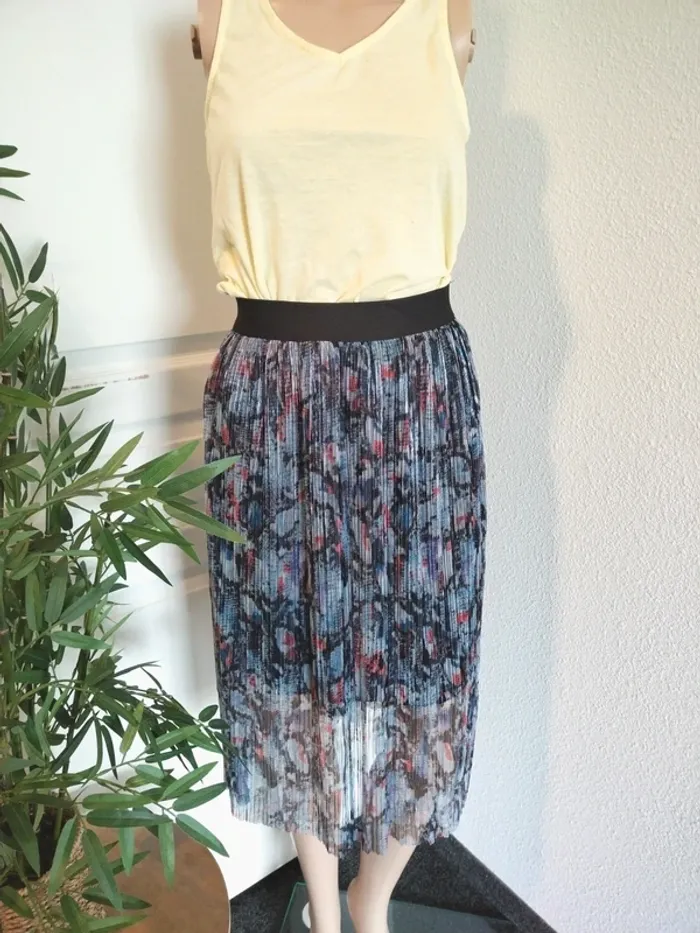 Jupe kiabi taille 34 neuve