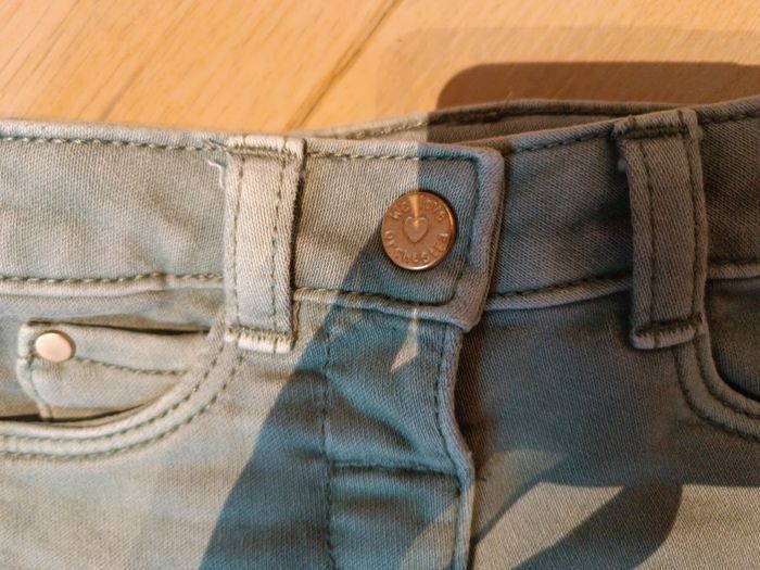 Jean droit avec ceinture fleurie à nouer pour bébé fille - photo numéro 5