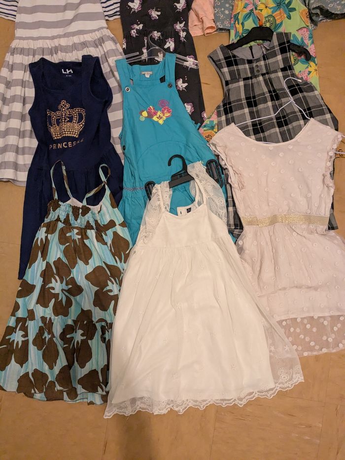 Lot 12 robes taille 8 ans - photo numéro 2
