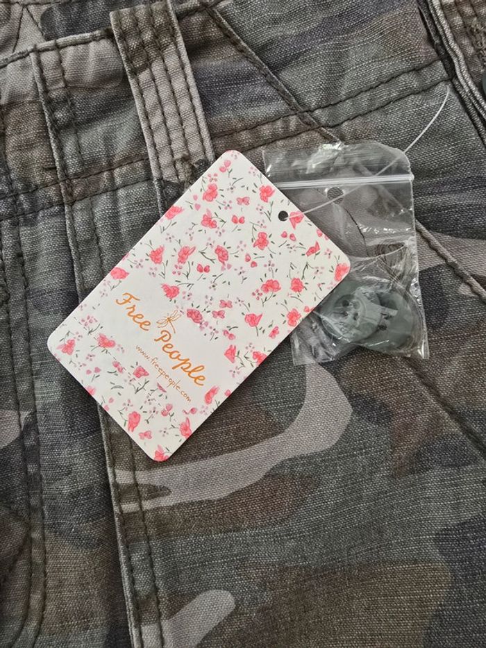 Short army neuf étiquette 🍒free People🍒taille 36 non négociable - photo numéro 3