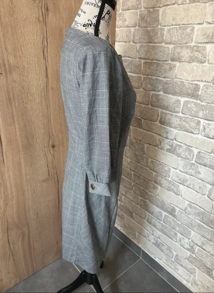 Robe chic neuve taille 38 - photo numéro 3