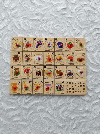 Puzzle en bois alphabet et dessins