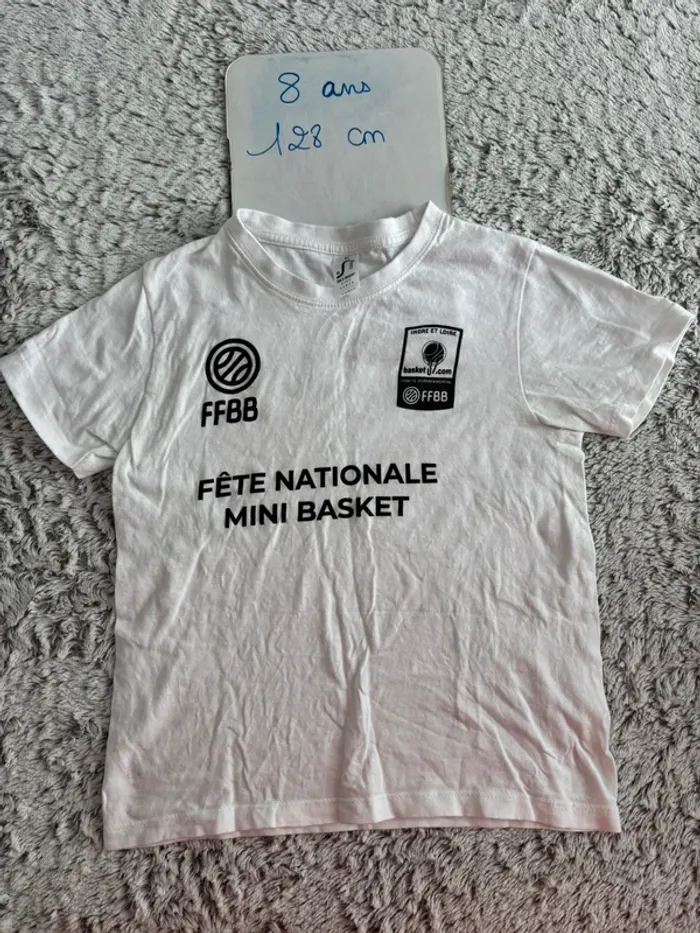 T-shirt basket