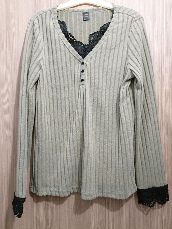 Haut blouse kaki et dentelle noir