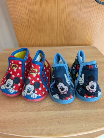 Chaussons bébé taille 18 Disney