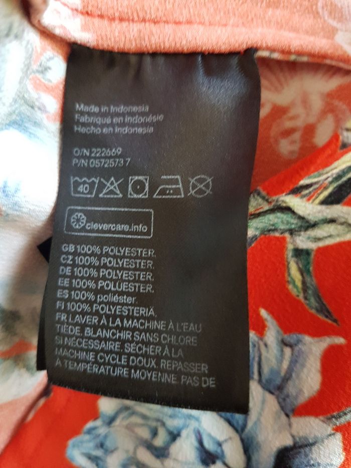 Robe rouge fleurs multicolores, aisselles 57 cm, longueur 1m, H&M, taille 44 - photo numéro 5