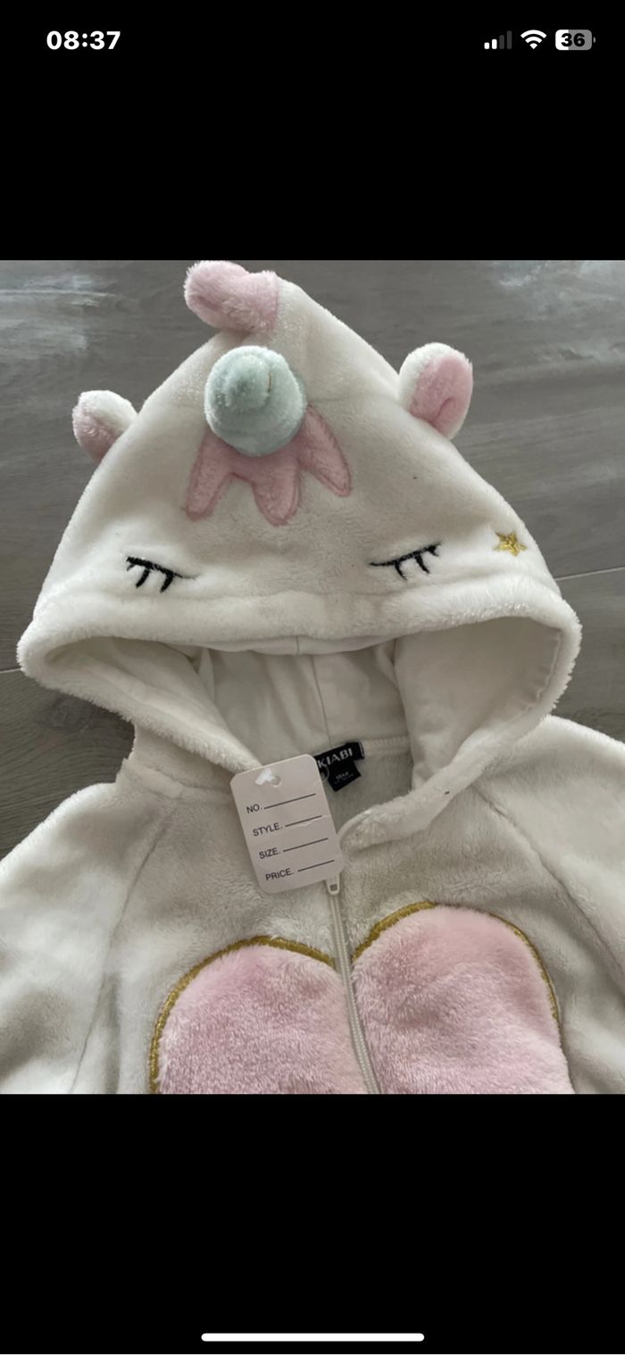 Pyjama licorne neuf - photo numéro 2