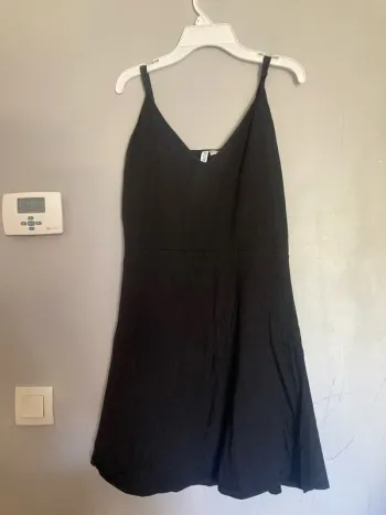 Robe noire fluide H&M – Taille L – bretelles réglables, décolleté V