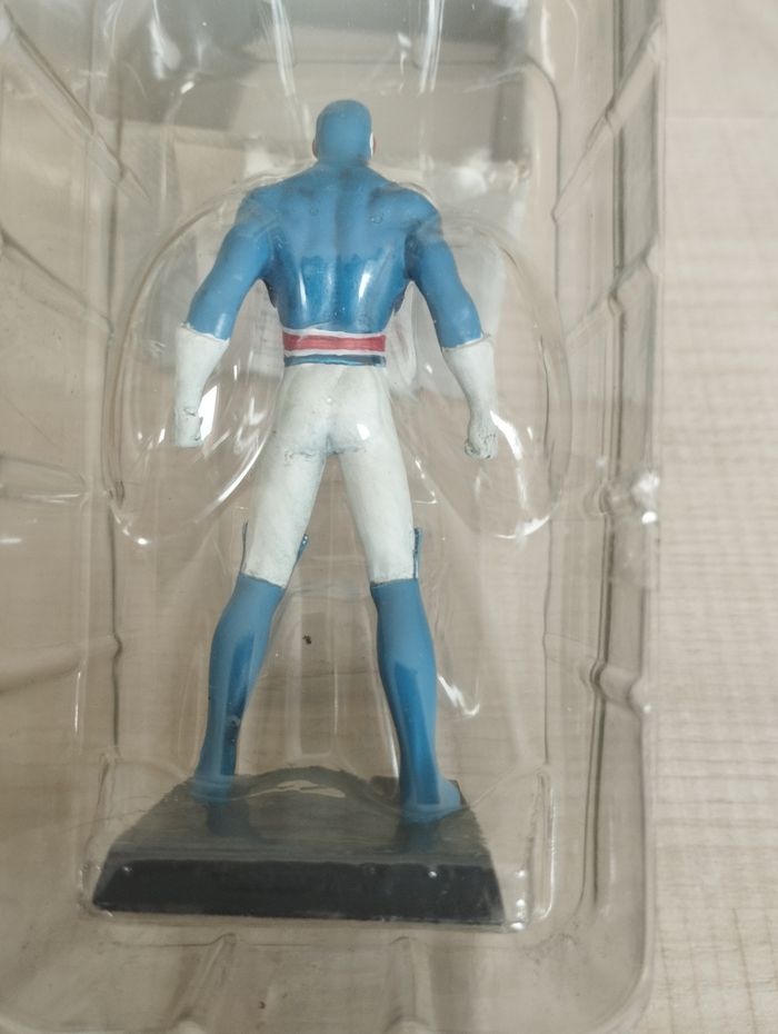 Figurine Marvel Captain britain en plomb - photo numéro 3