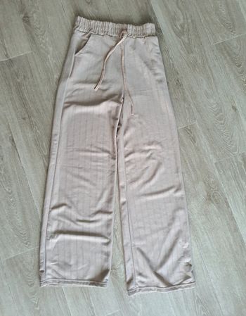 Pontalon beige taille s/m à jambes larges