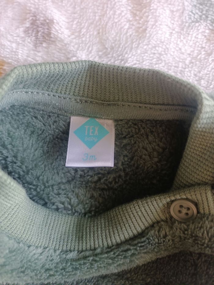 Pull vert dino - photo numéro 4