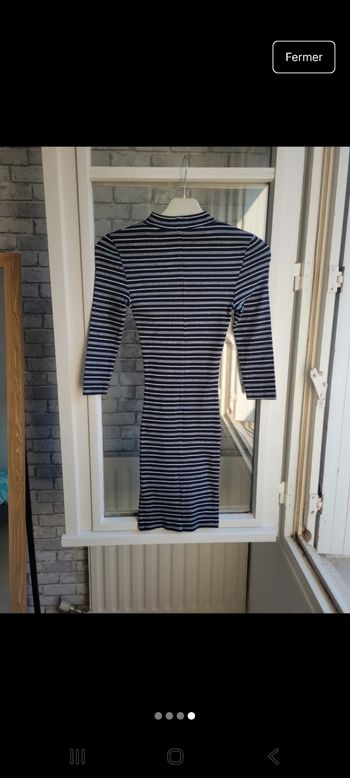Robe moulante rayée