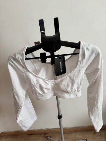 Top blanc prettylittlething taille 36  -neuf avec étiquette 