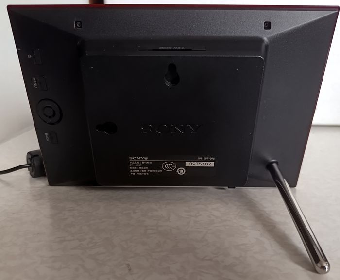 Cadre Neuf Rouge photo numérique Sony DPF-D75 taille 6,8" télécommande incluse - photo numéro 2