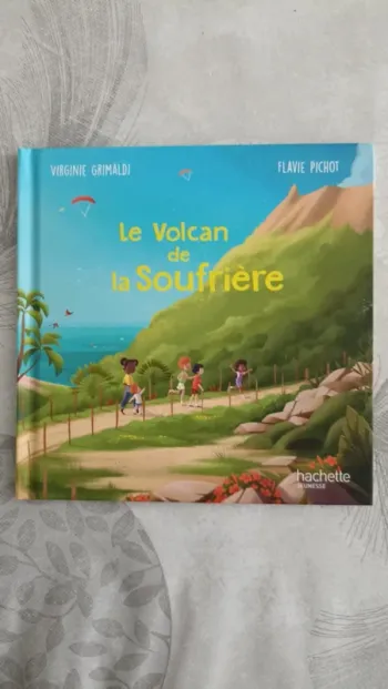 livre Mcdonald's Le volcan de la Soufrière Collection Merveilles de France