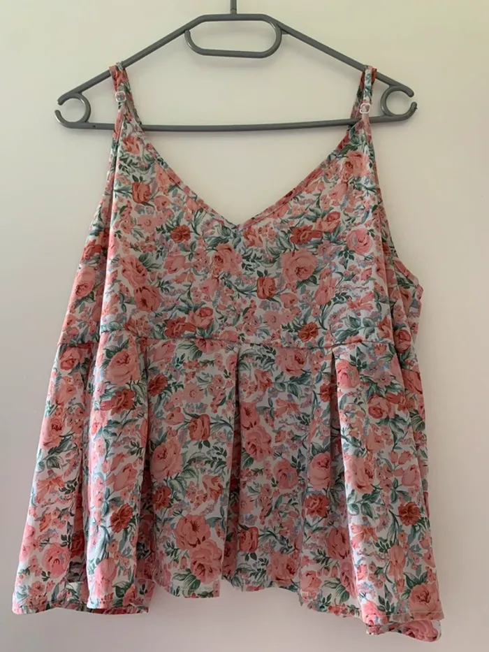 💐 Top fleuri à bretelles fines - photo numéro 2