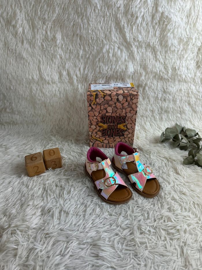 Paire de sandales Stones and Bones taille 23