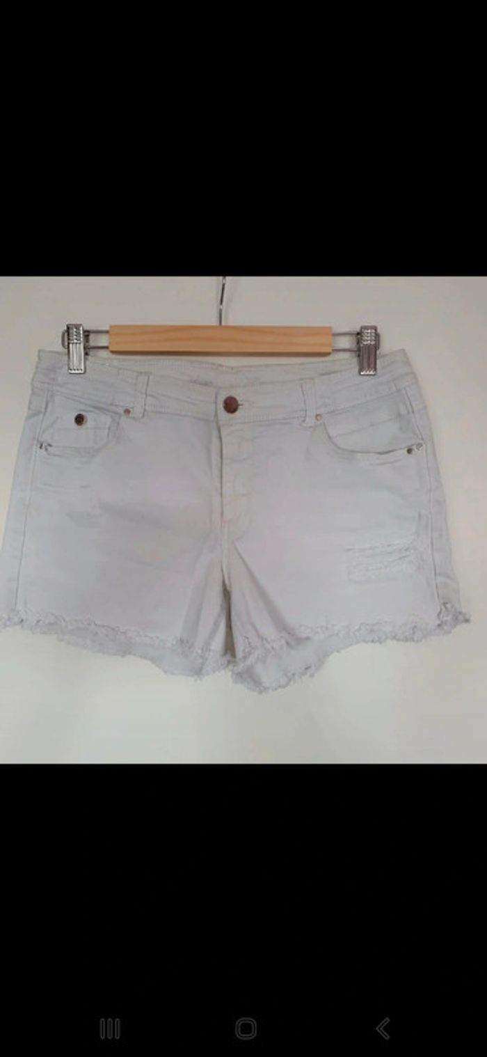 Short blanc