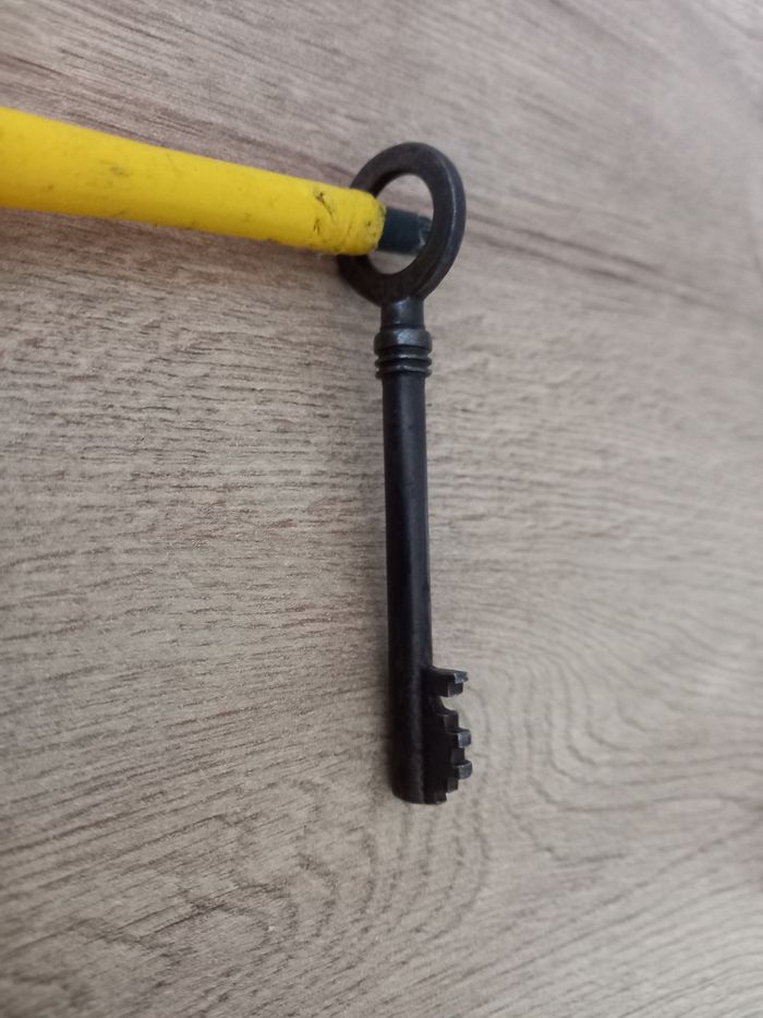Clé ancienne en métal " 8,6 cm " - photo numéro 3