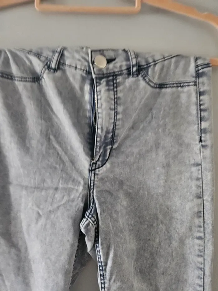 Jean skinny gris délavé taille 34 – Divided (H&M) - photo numéro 4