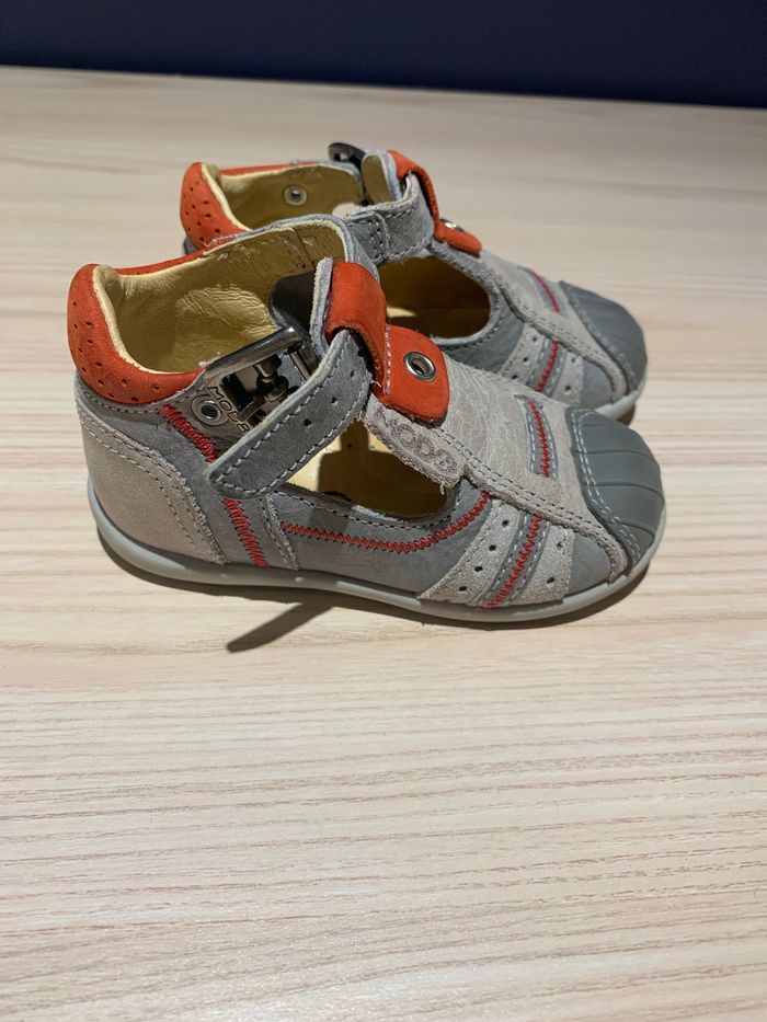 Chaussures Mod8 taille 19 - photo numéro 2